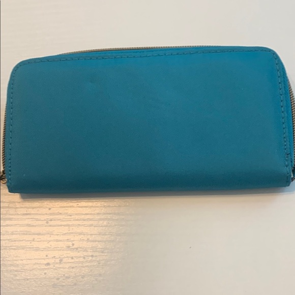 Travelon RFID Travel Wallet - Picture 2 of 4